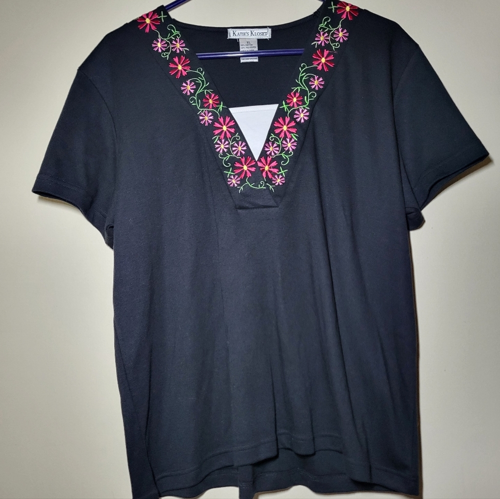 Vintage Black Embroidered Floral-accent V-Neck Tee
